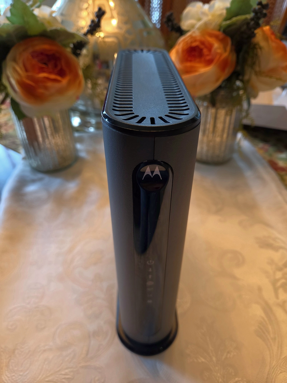 Motorola AC1600 Cable Modem Plus WiFi Router - Black - Picture 7 of 11